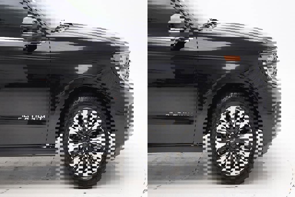 Used 2025 Ford Expedition Max Platinum w/ Driver's Package image 4