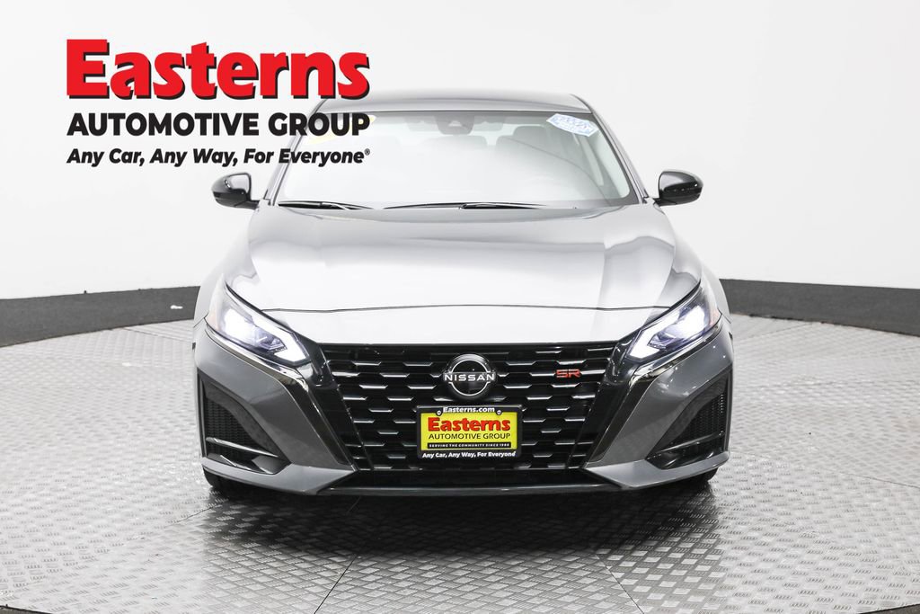 Used 2023 Nissan Altima 2.5 SR image 2