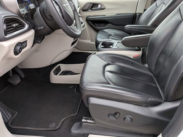 Certified 2023 Chrysler Pacifica Touring-L image 12