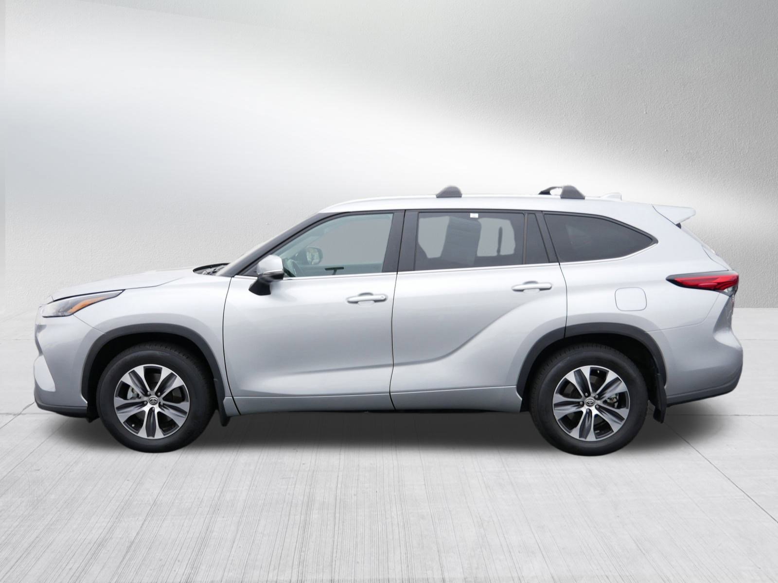 Certified 2023 Toyota Highlander XLE image 4