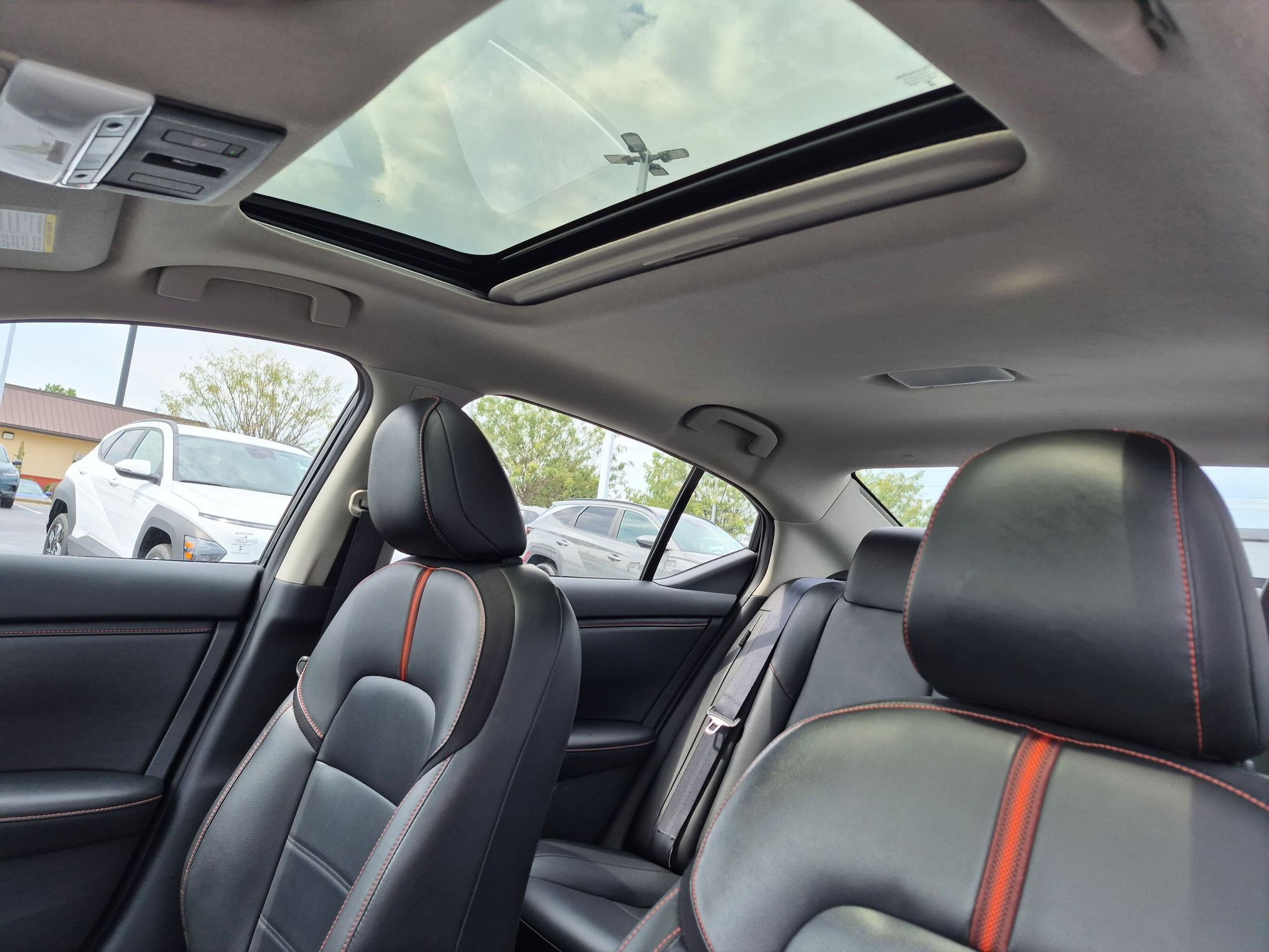 Used 2025 Nissan Sentra SR w/ SR Premium Package FWD image 16