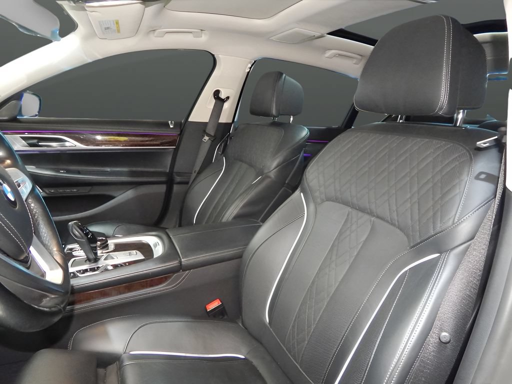 Used 2021 BMW 750i xDrive w/ Executive Package AWD/4WD image 16
