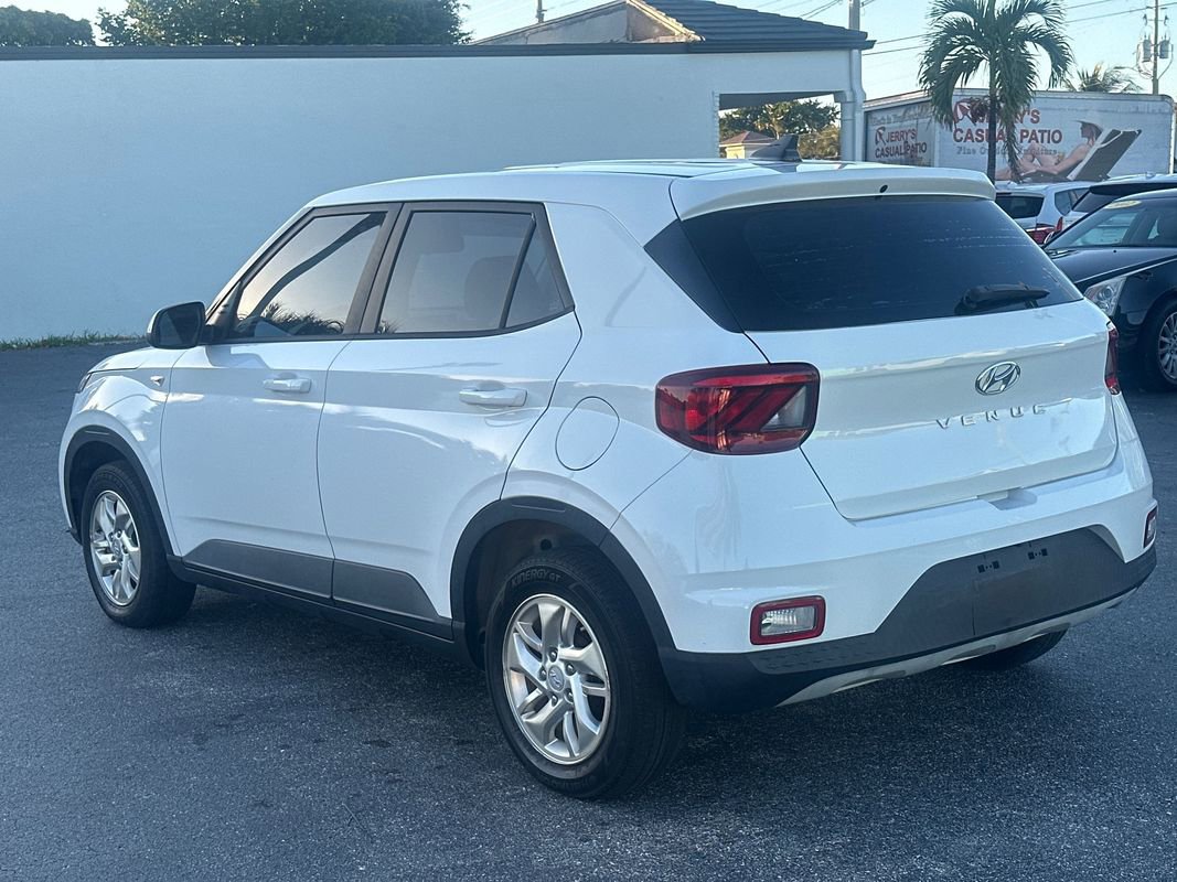 Used 2021 Hyundai Venue SE image 3