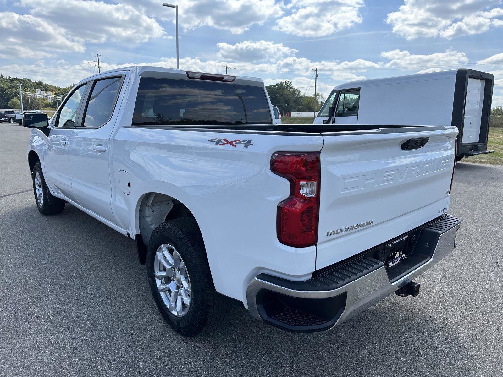 Used 2022 Chevrolet Silverado 1500 LT image 3