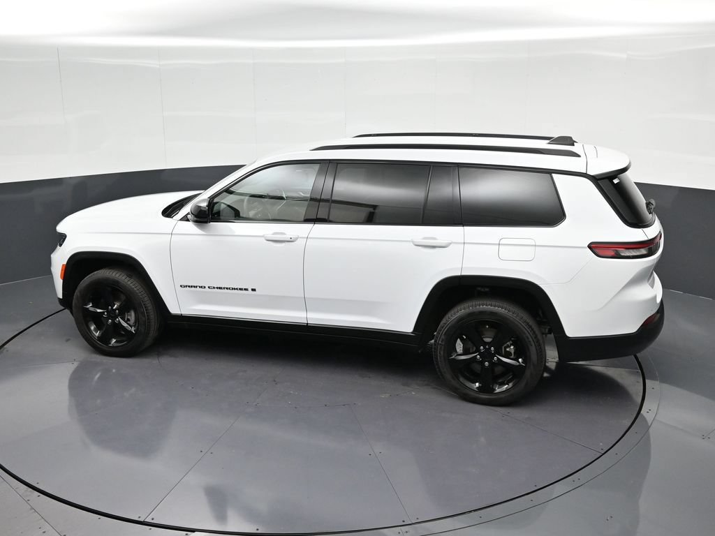 Used 2025 Jeep Grand Cherokee L Limited w/ Black Appearance Package RWD image 25