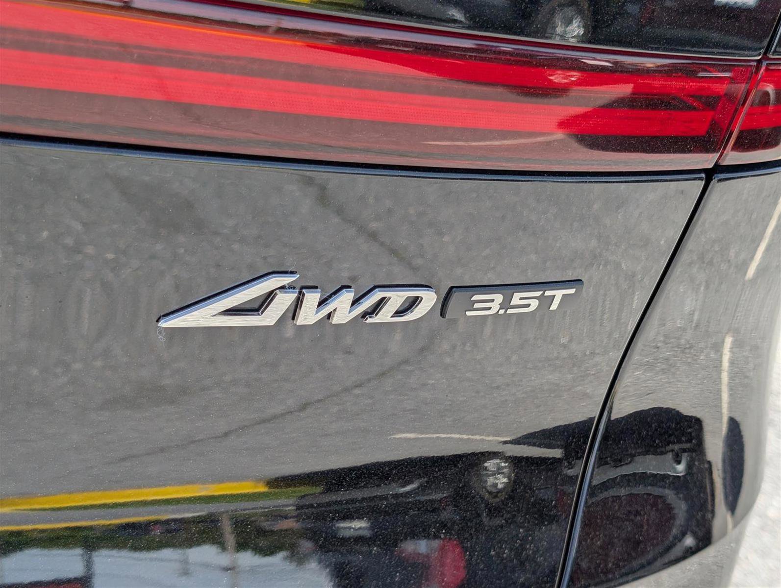 Used 2025 Genesis GV70 3.5T Sport image 10