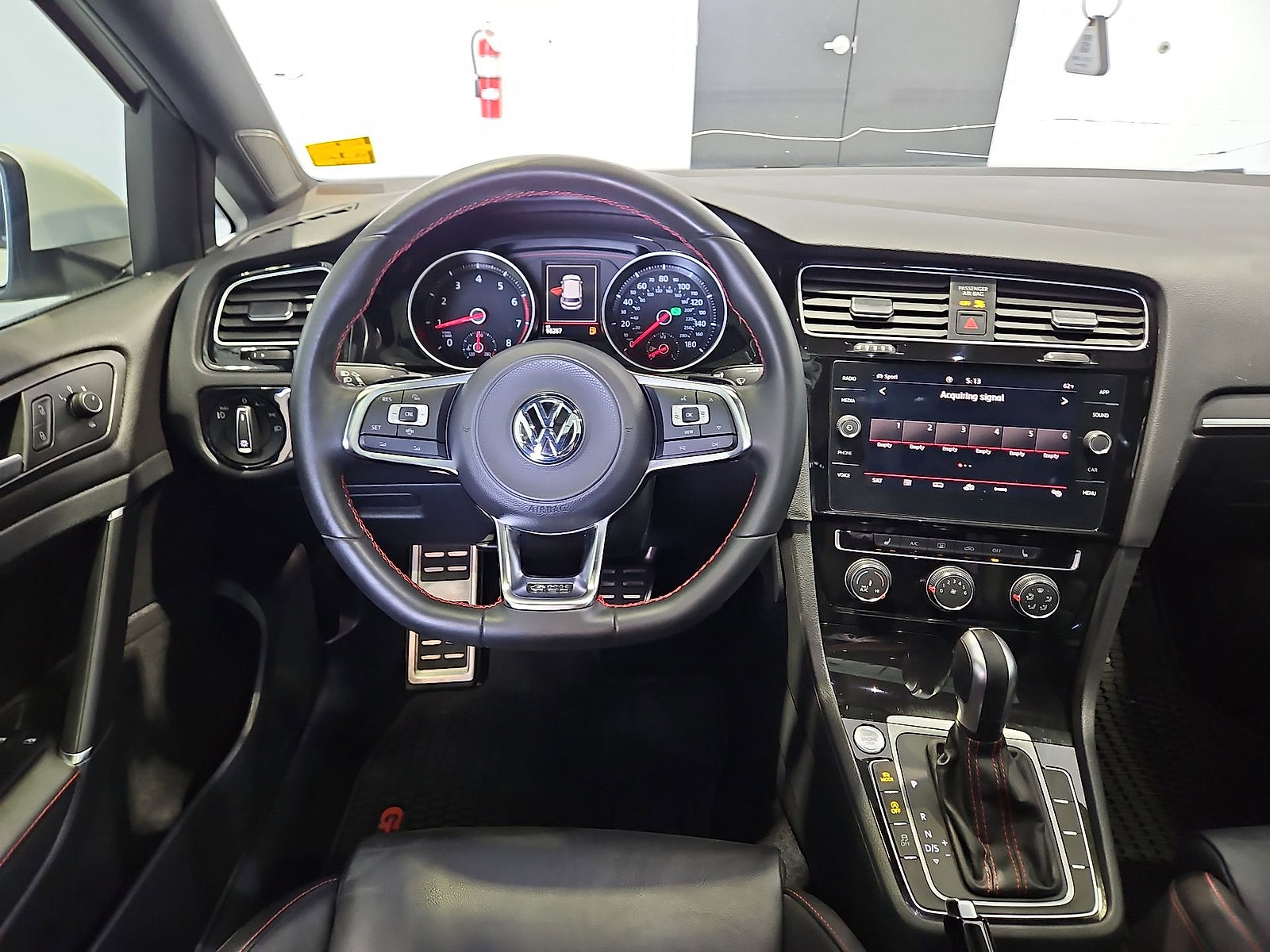Used 2020 Volkswagen GTI SE FWD image 14