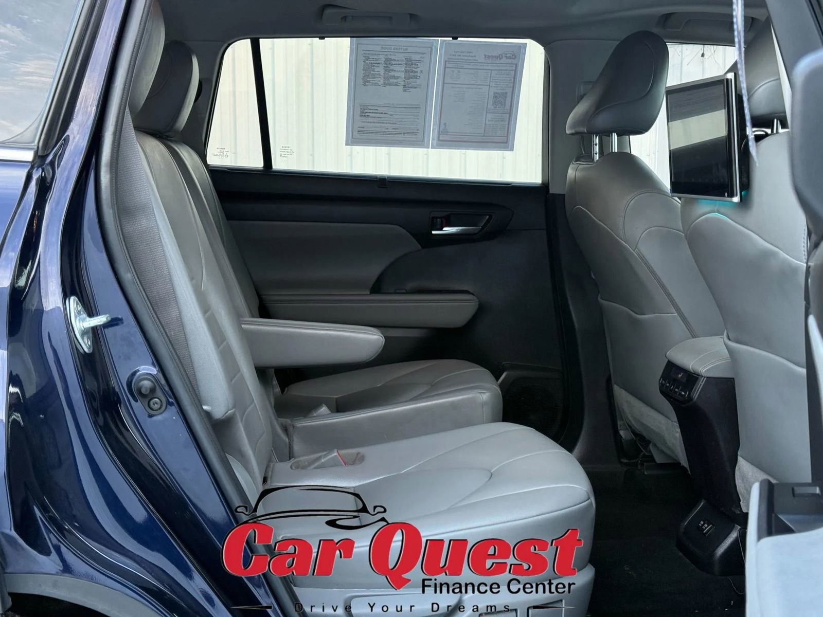 Used 2021 Toyota Highlander XLE image 18