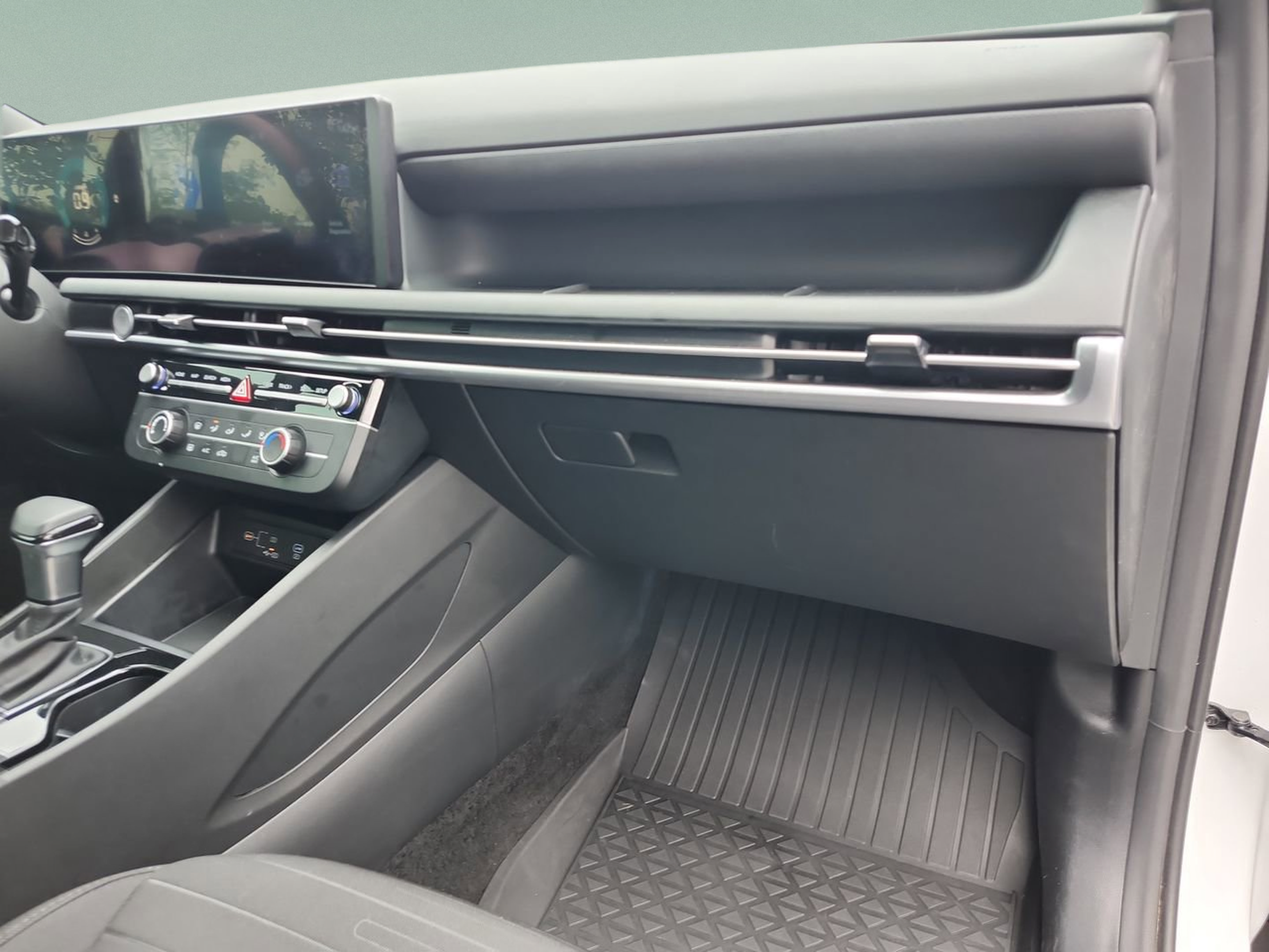 Certified 2025 Hyundai Santa Cruz SE FWD image 19