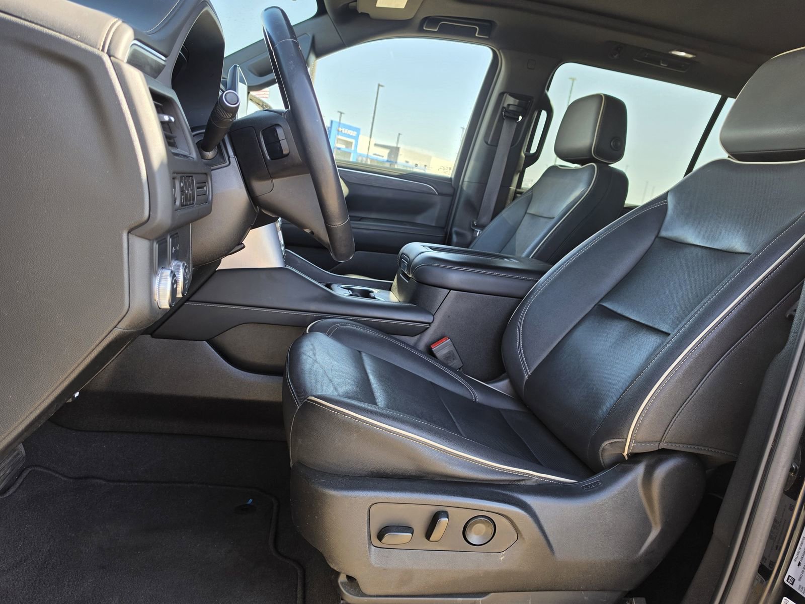 Used 2023 GMC Yukon XL SLT image 11