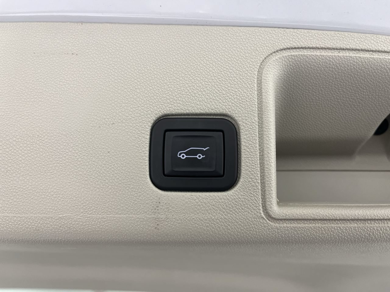 Certified 2024 GMC Terrain Denali w/ Denali Premium Package AWD/4WD image 35