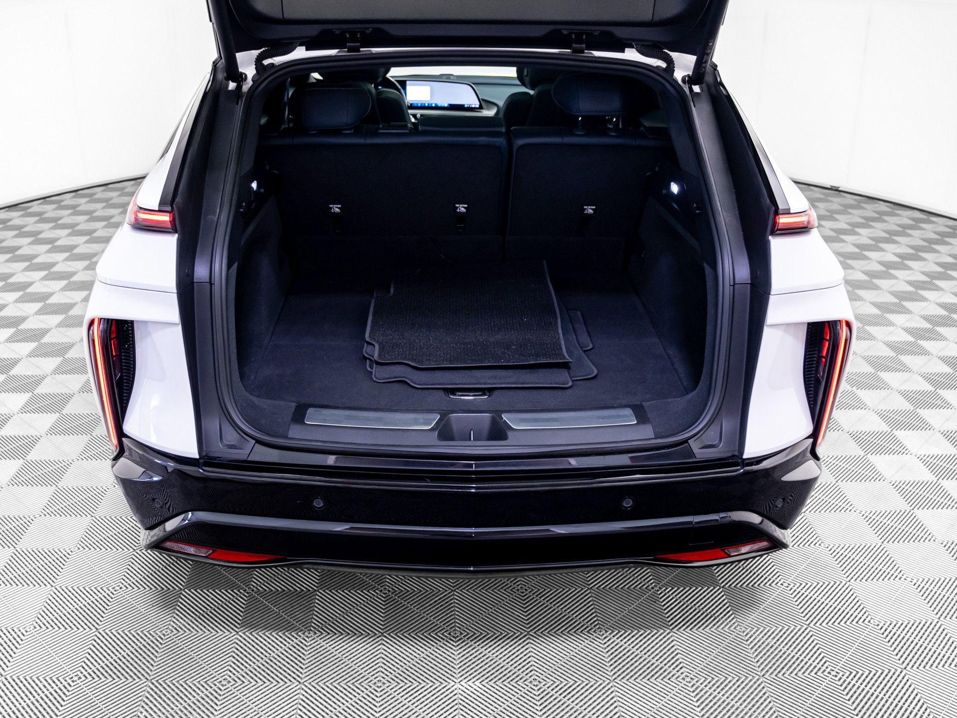 Certified 2025 Cadillac Lyriq Sport w/ Nappa Leather Package image 35