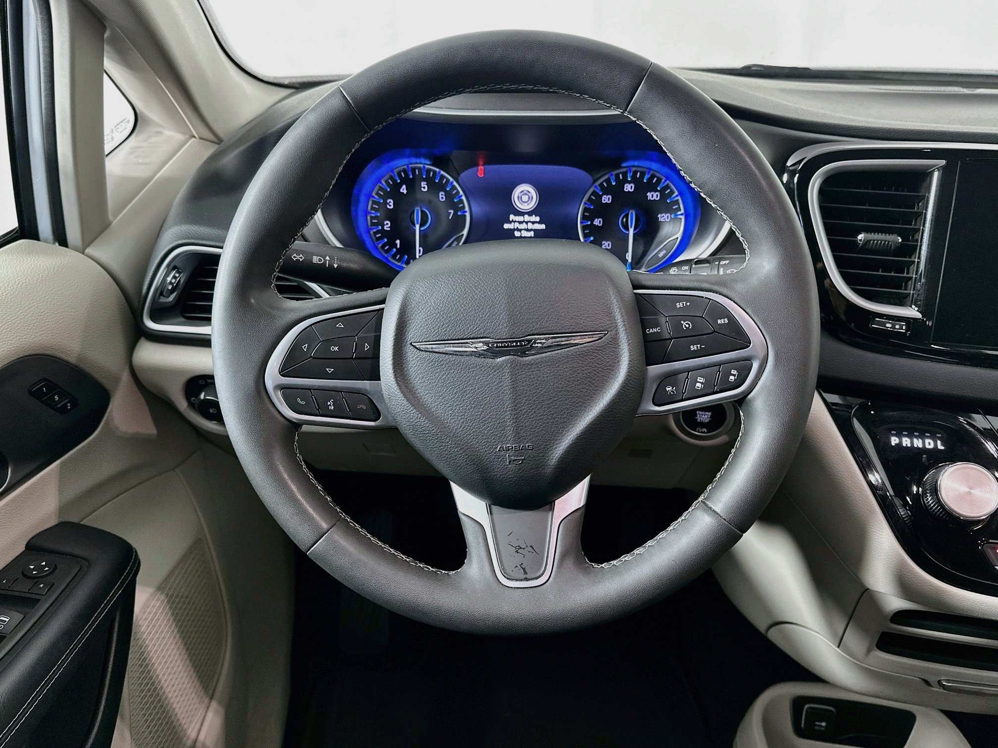 Used 2024 Chrysler Pacifica Touring-L FWD image 18