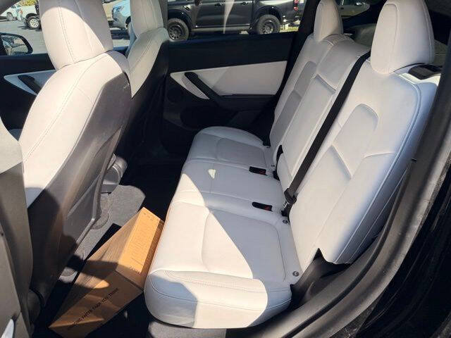 Used 2022 Tesla Model Y Long Range AWD/4WD image 9