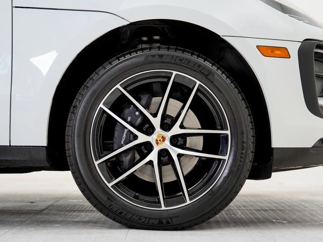Certified 2025 Porsche Macan AWD/4WD image 29