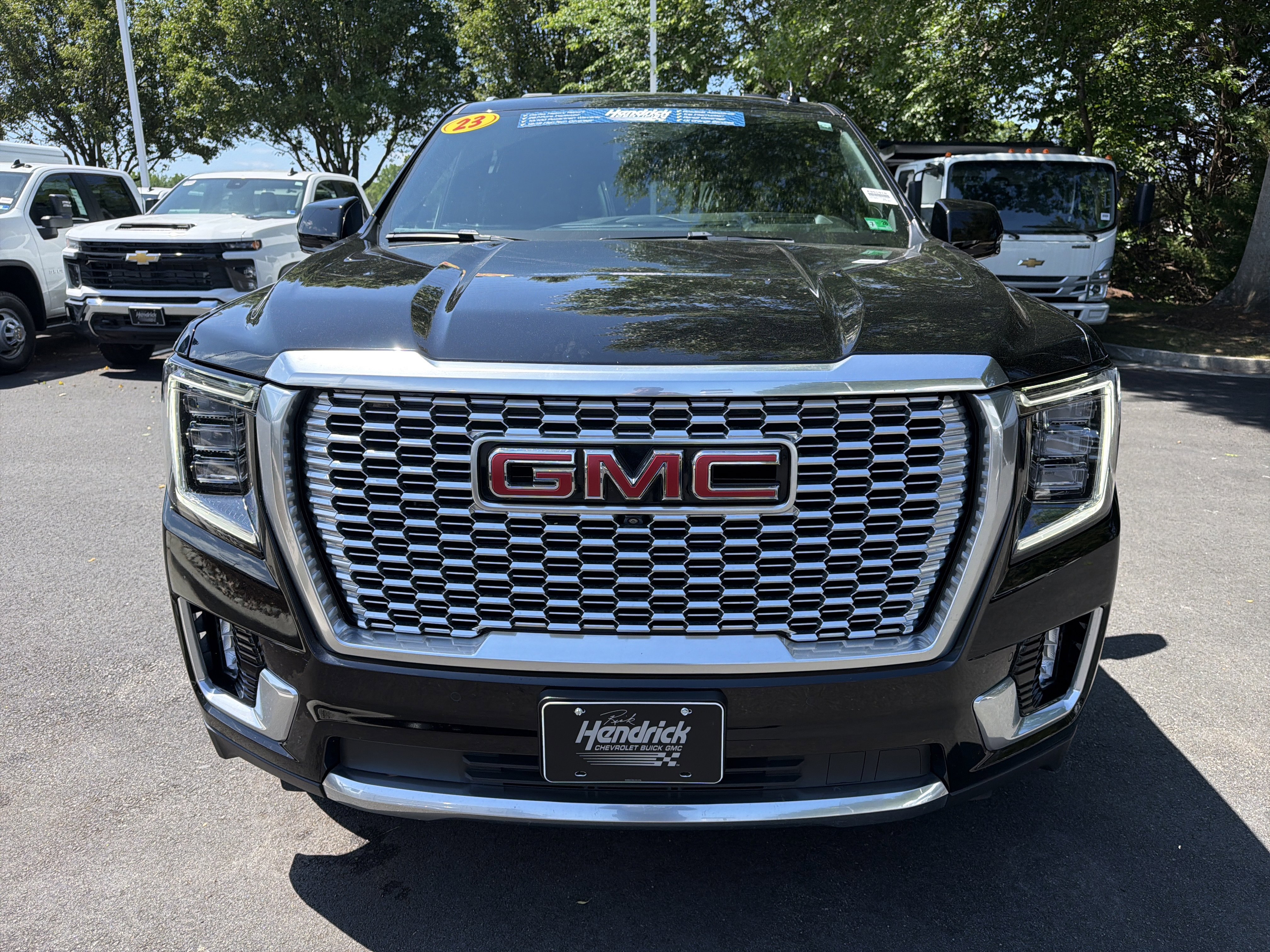 Used 2023 GMC Yukon XL Denali AWD/4WD image 3