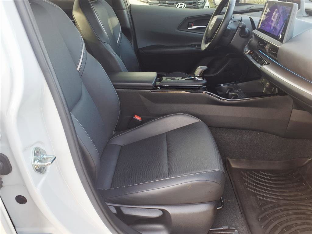 Used 2023 Toyota Prius AWD image 11
