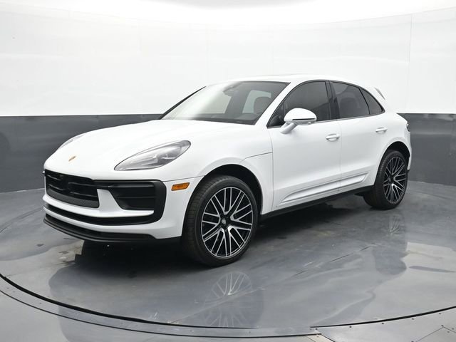 Certified 2025 Porsche Macan image 1