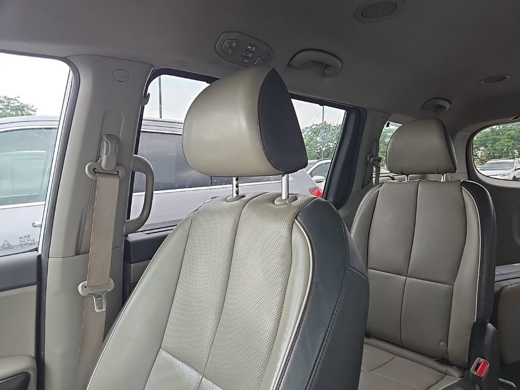 Used 2017 Kia Sedona LX w/ LX Essentials Premium Package FWD image 26