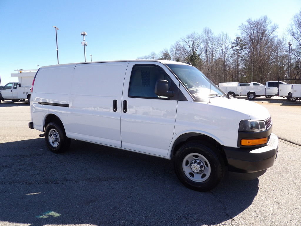 Used 2022 Chevrolet Express 3500 w/ Driver Convenience Package image 10