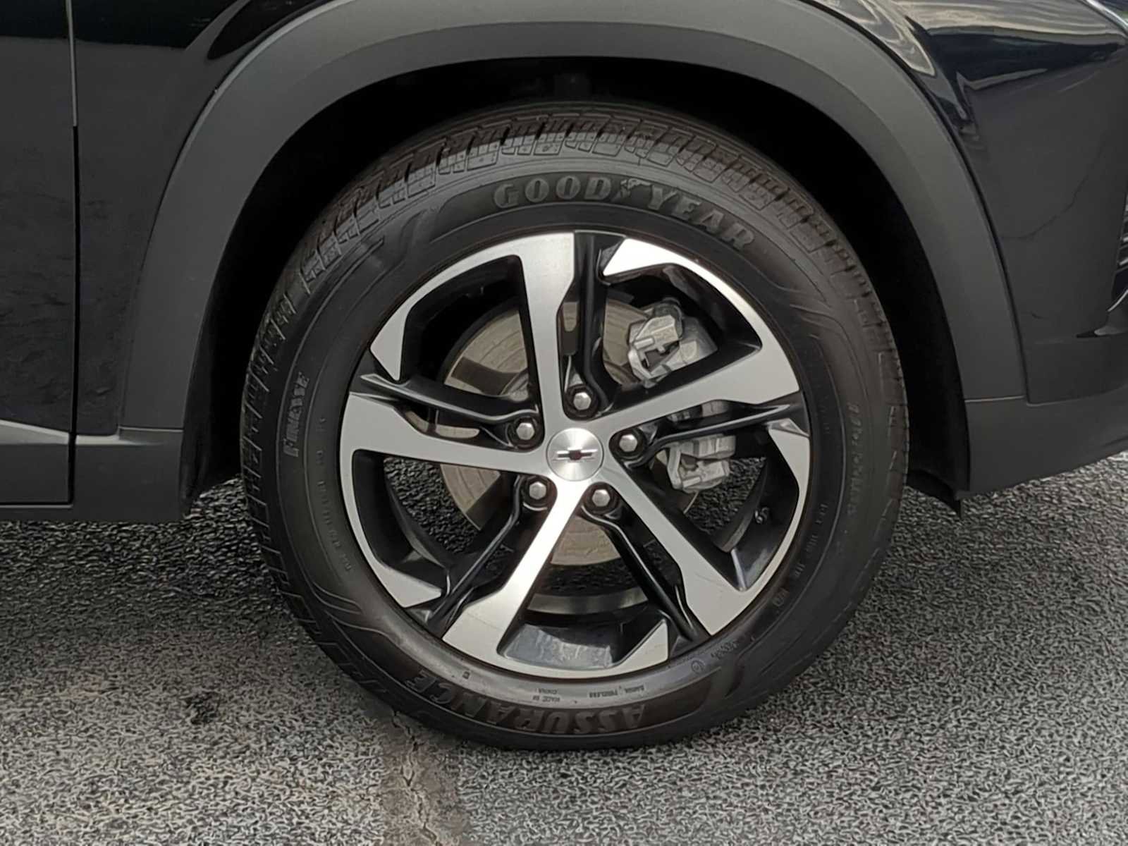 Used 2025 Chevrolet Trax RS w/ Sunroof Package FWD image 10