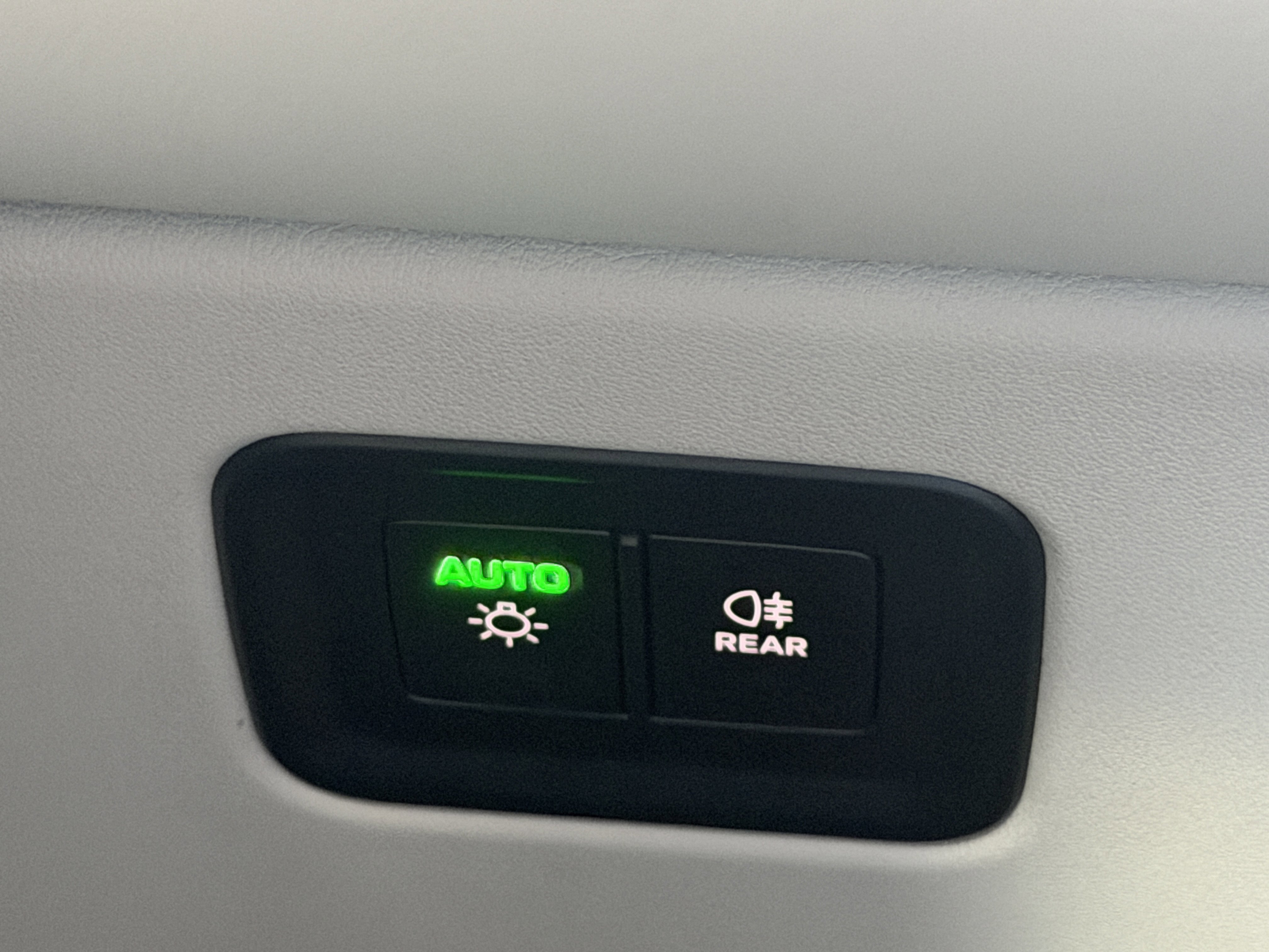 New 2026 Porsche Macan Turbo Electric image 34