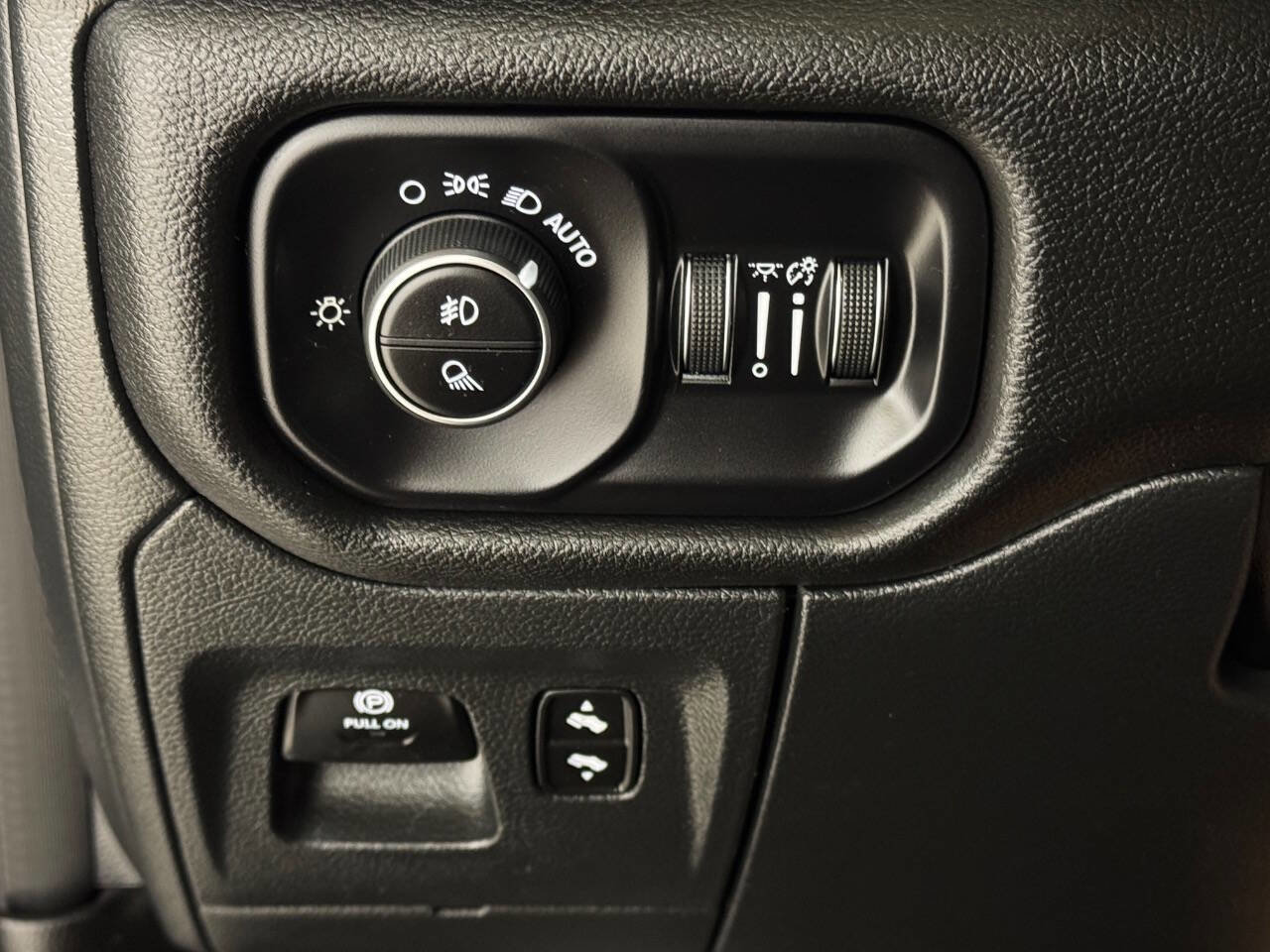 Used 2025 RAM 1500 Laramie w/ Laramie Southwest Edition image 67