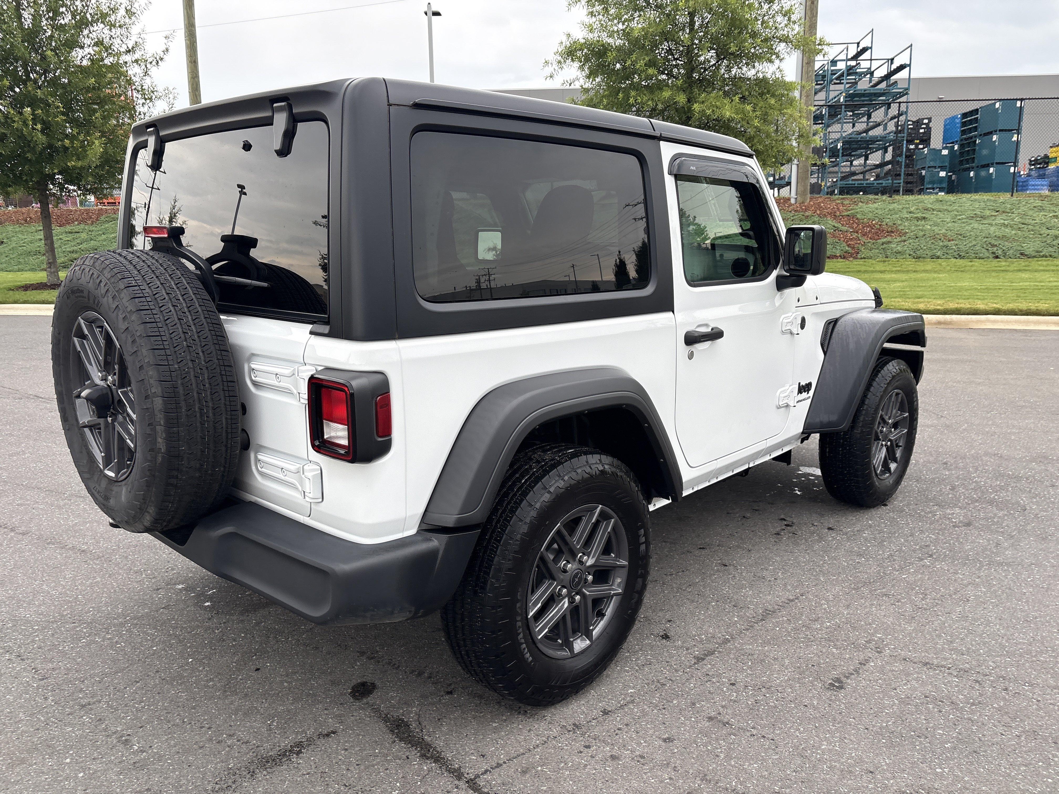 Used 2024 Jeep Wrangler Sport AWD/4WD image 9
