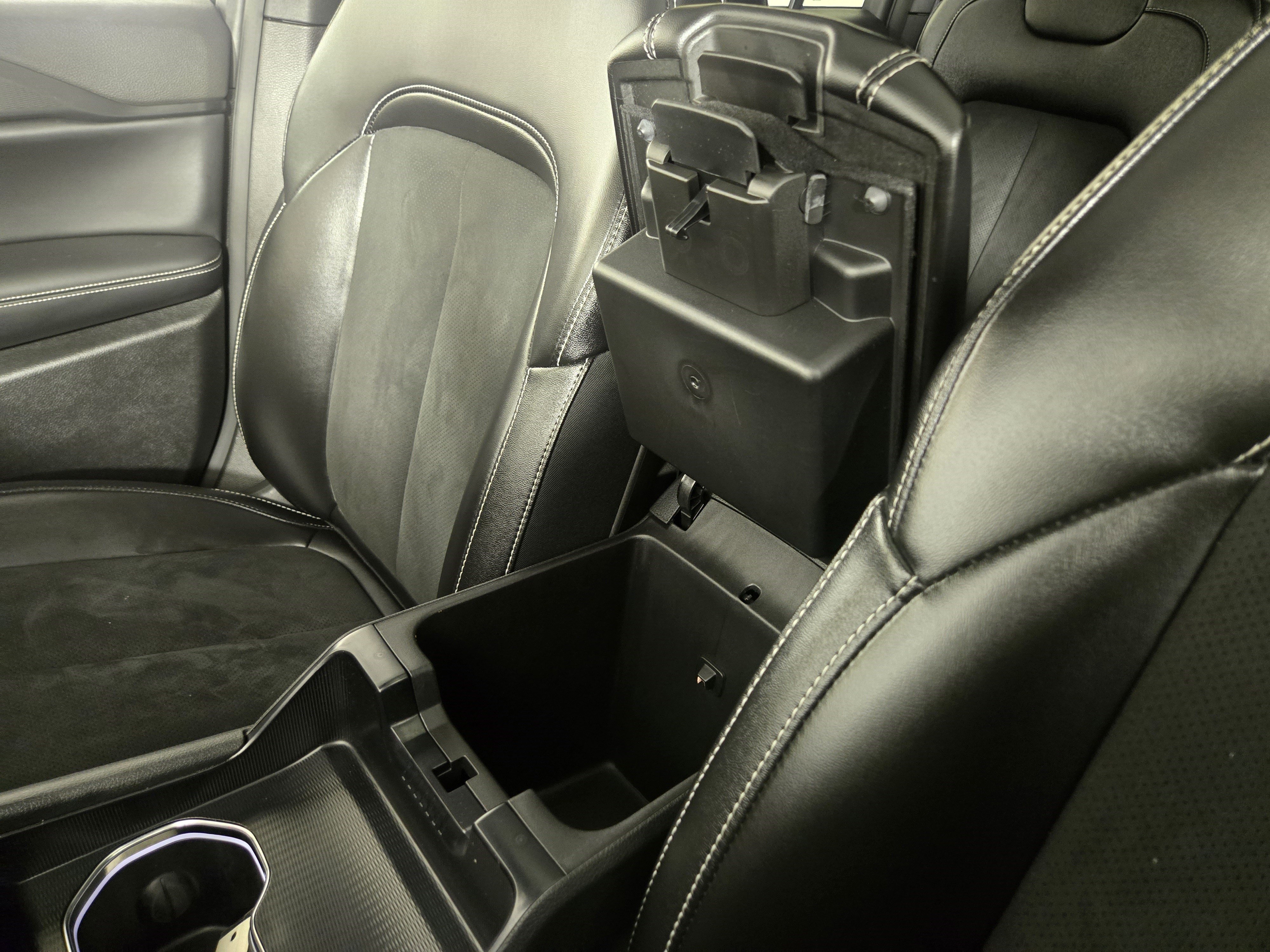 Certified 2024 Jeep Grand Cherokee L Altitude image 31