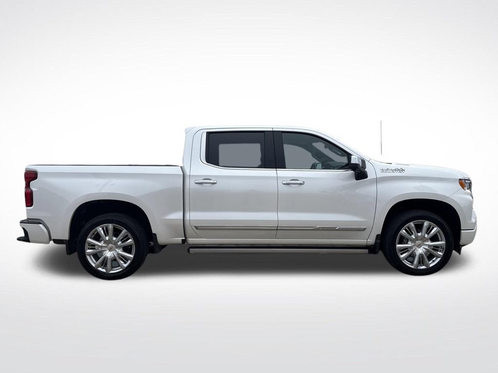 Used 2025 Chevrolet Silverado 1500 High Country AWD/4WD image 9