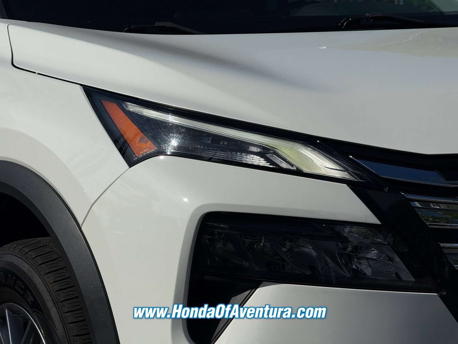 Used 2024 Nissan Rogue S AWD/4WD image 8
