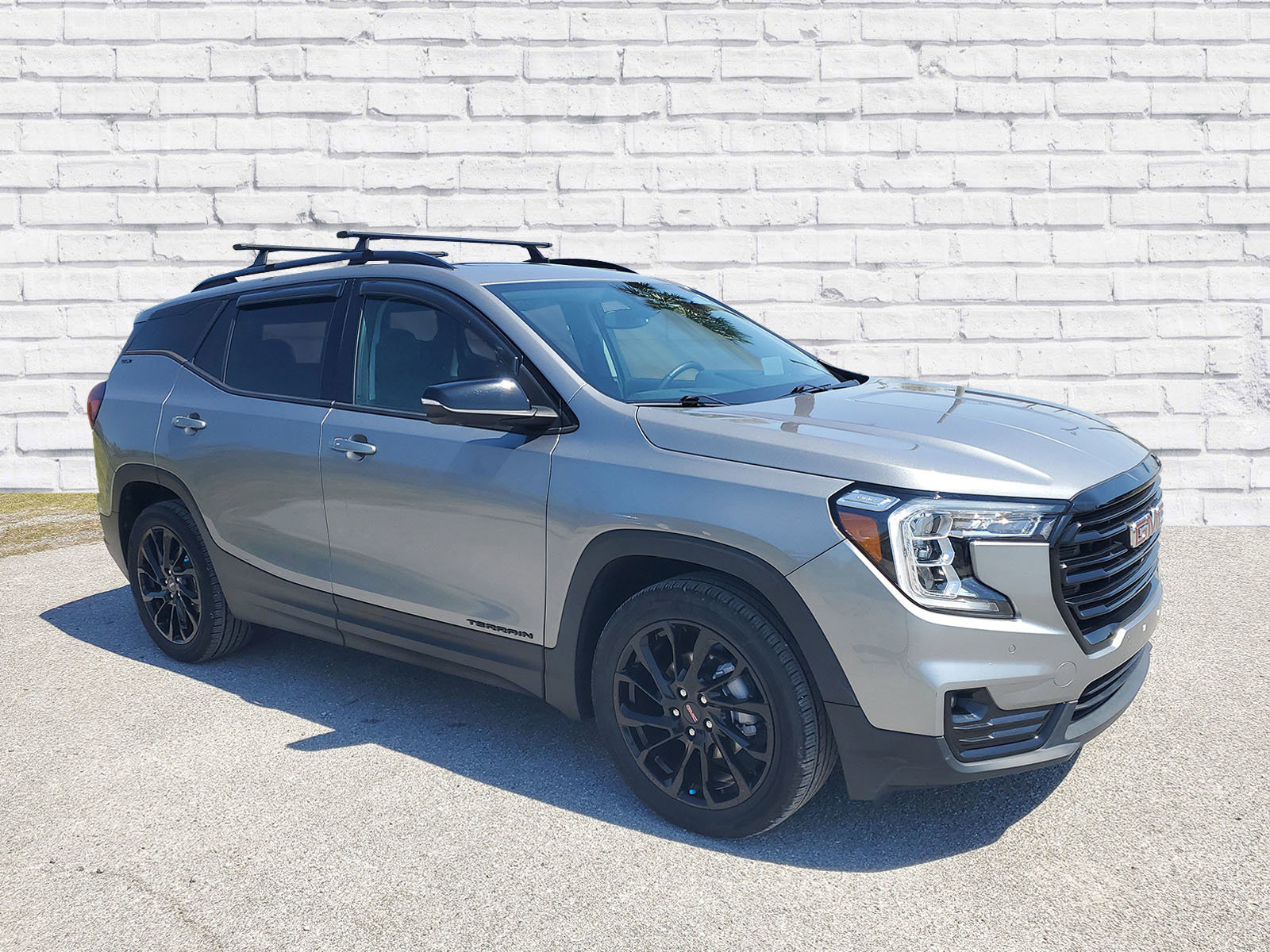 Used 2023 GMC Terrain SLT w/ Infotainment Package II FWD image 3