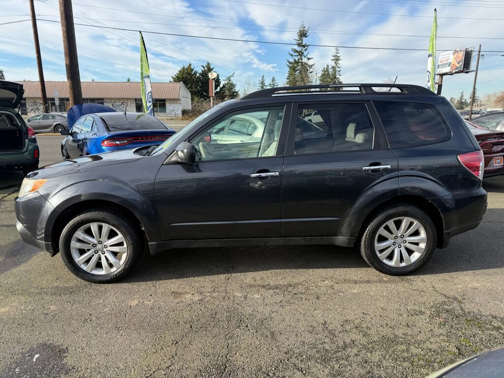 Used 2013 Subaru Forester 2.5X Premium w/ All-Weather Plus Pkg AWD/4WD image 4