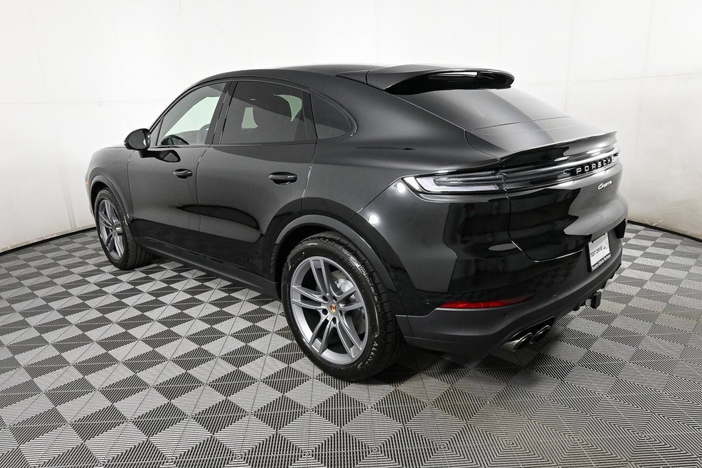 Used 2025 Porsche Cayenne Coupe image 3