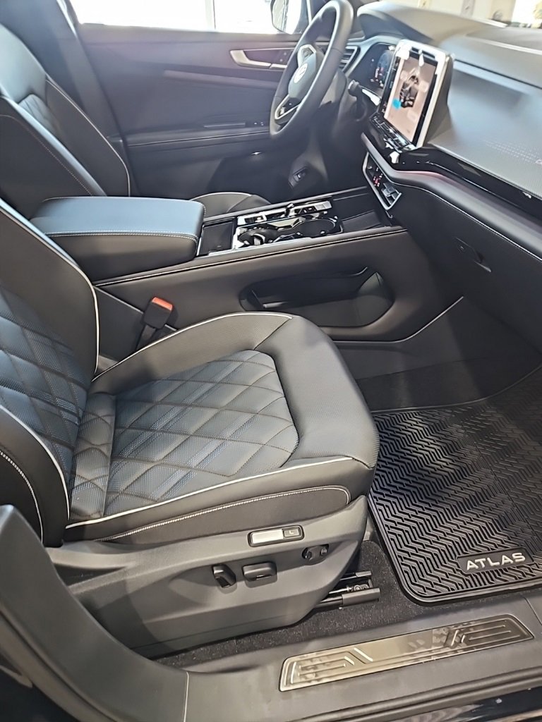 New 2026 Volkswagen Atlas Cross Sport SEL Premium R-Line image 13