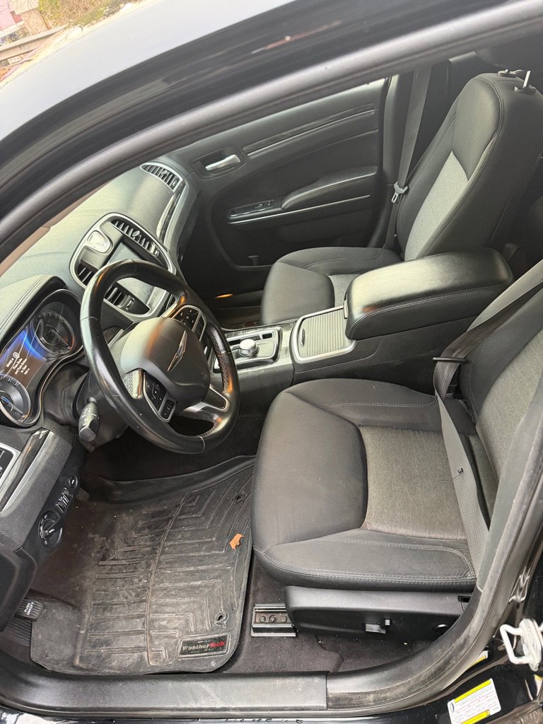 Used 2018 Chrysler 300 Touring w/ Sport Appearance Package image 11