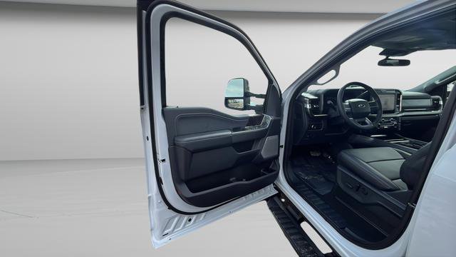 New 2026 Ford F350 Lariat w/ Black Appearance Package image 9