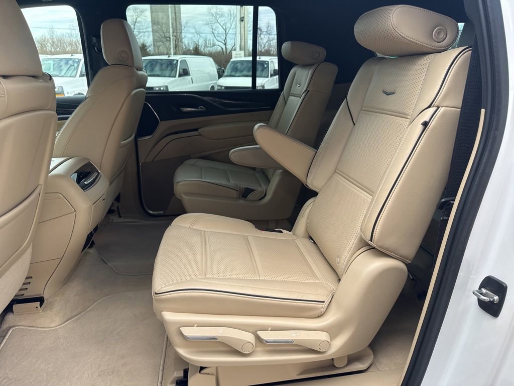 Used 2021 Cadillac Escalade ESV Premium Luxury image 24