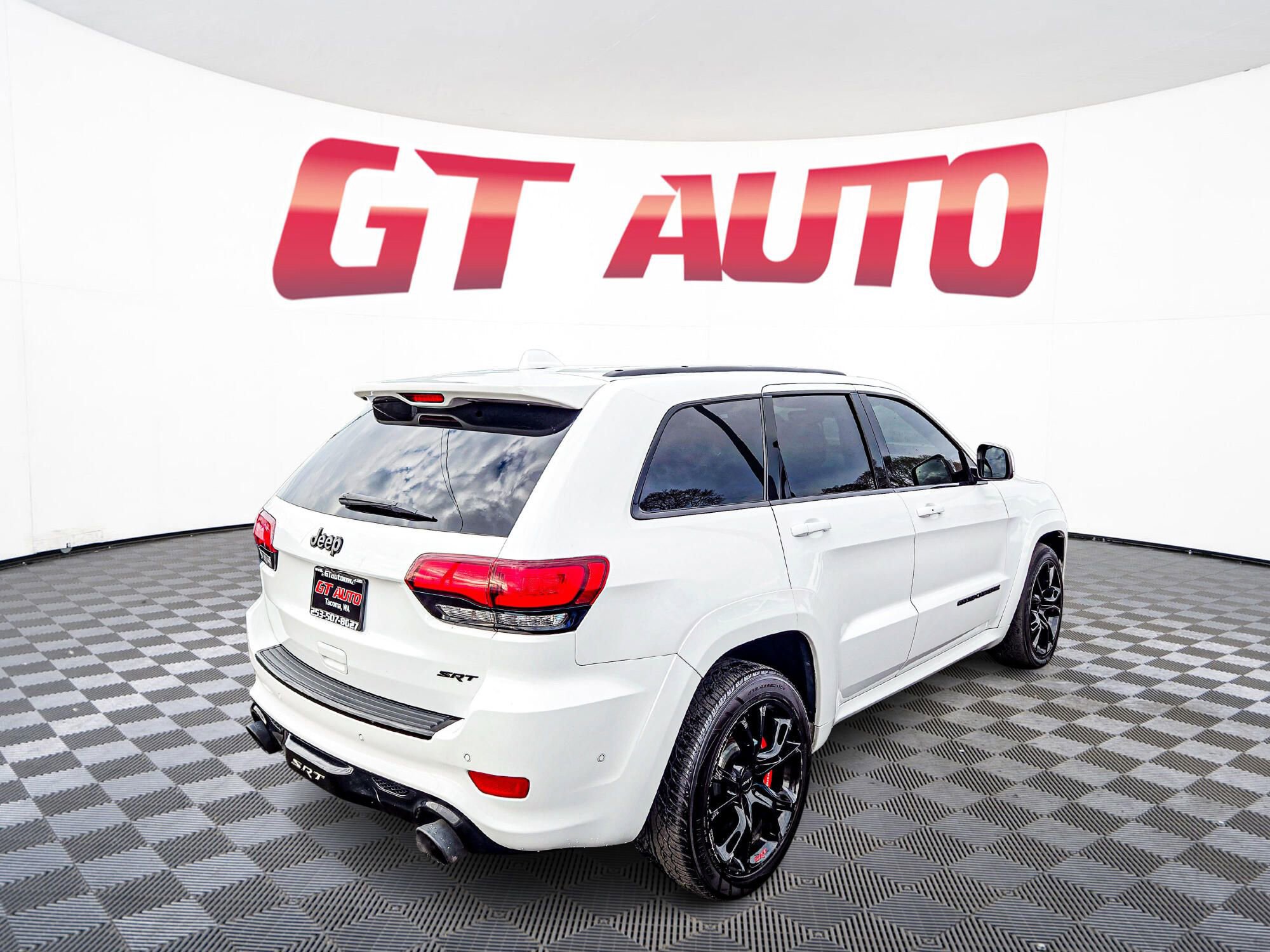Used 2020 Jeep Grand Cherokee SRT image 7