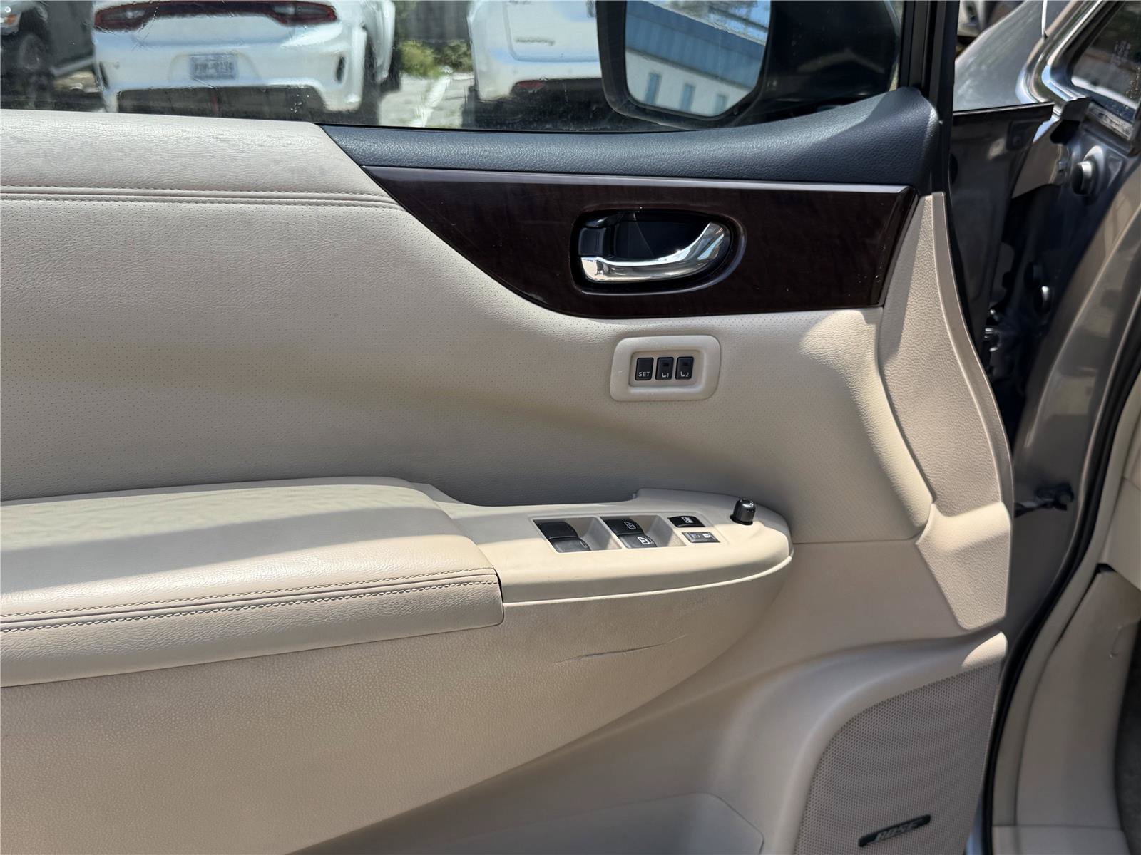 Used 2015 Nissan Quest Platinum FWD image 12