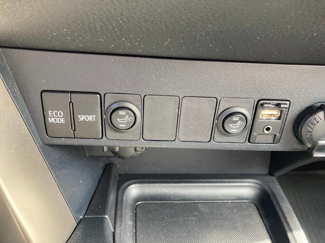 Used 2013 Toyota RAV4 XLE image 19