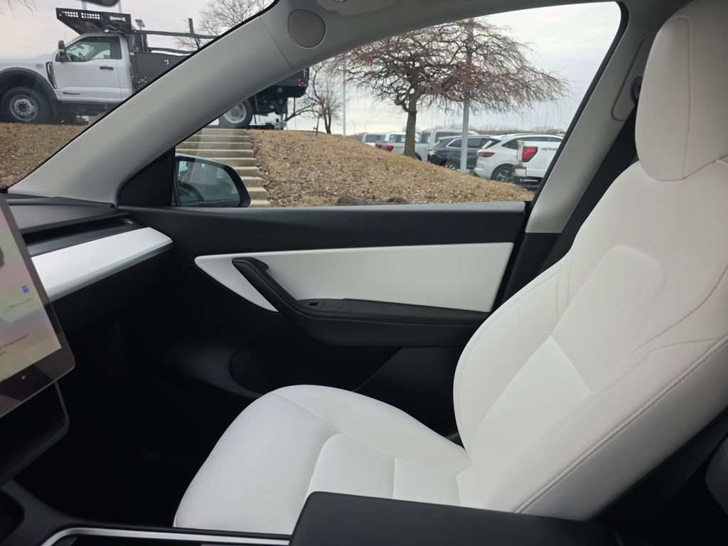 Used 2022 Tesla Model Y Performance image 31