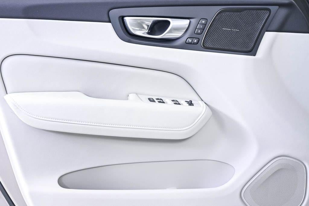 Certified 2024 Volvo XC60 B5 Ultimate w/ Climate Package AWD/4WD image 8