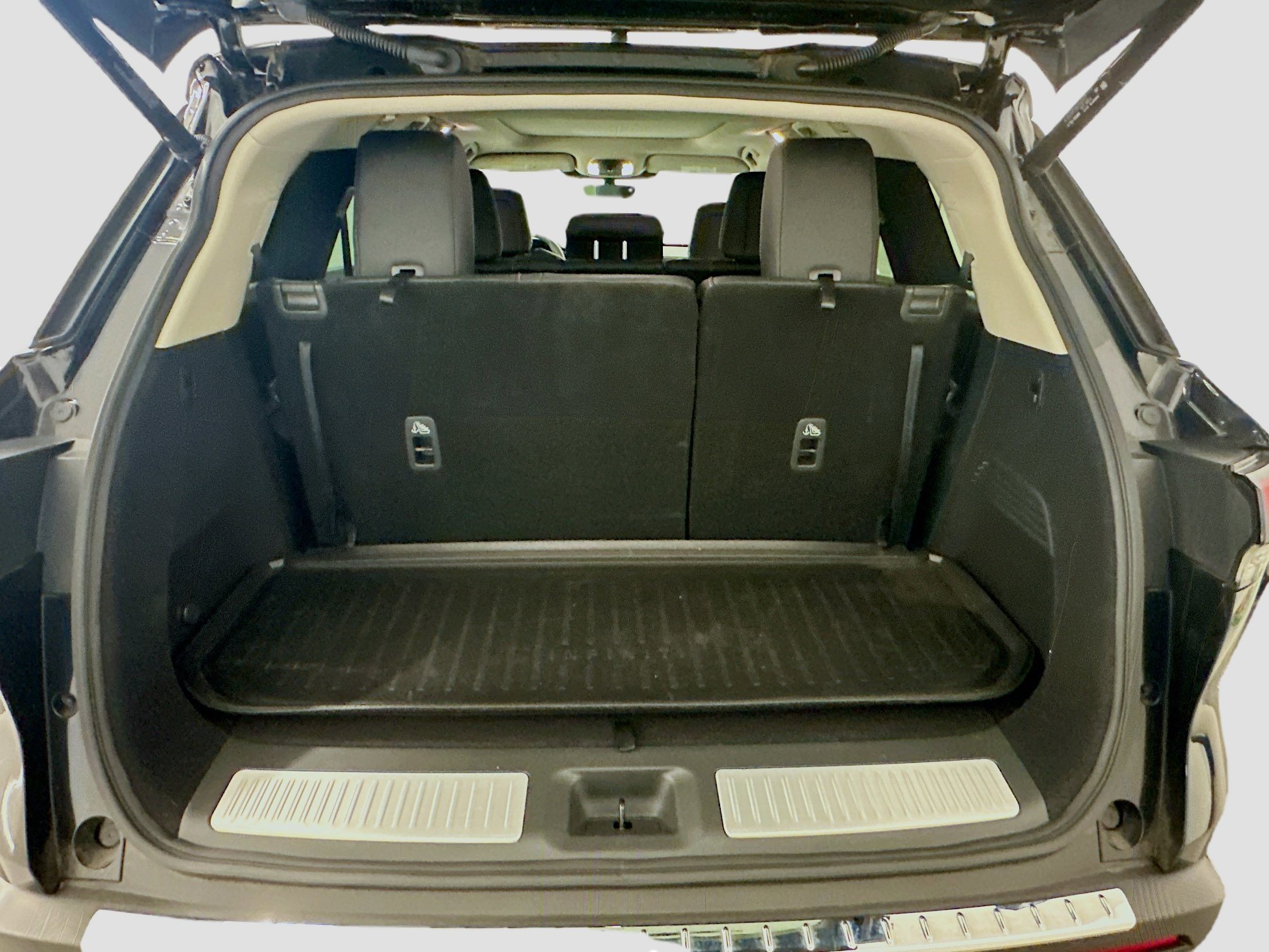 Used 2023 INFINITI QX60 Luxe w/ Cargo Package AWD/4WD image 32