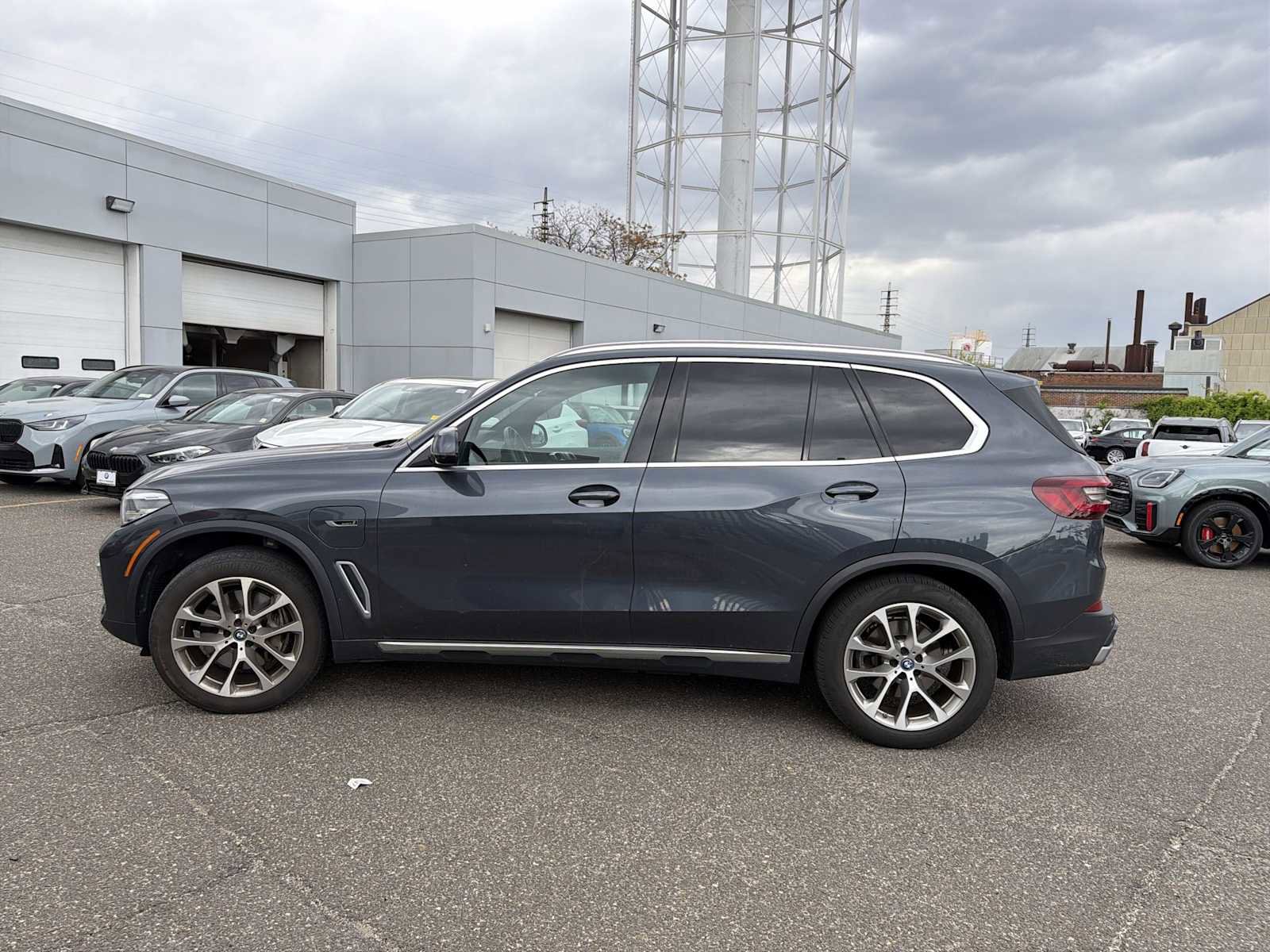 Used 2022 BMW X5 xDrive45e w/ Climate Comfort Package AWD/4WD image 3