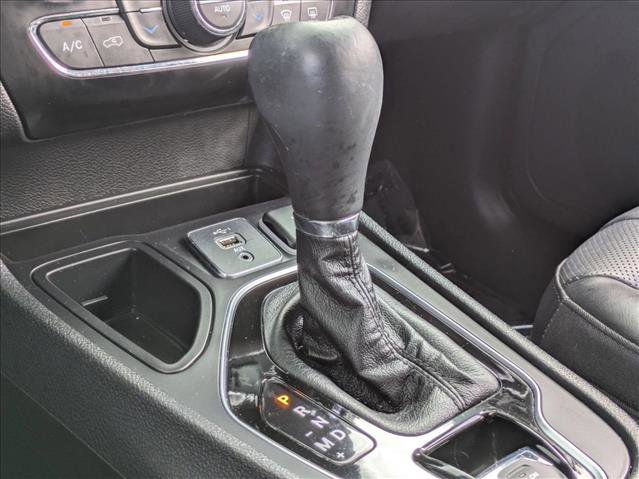 Used 2019 Jeep Cherokee Limited FWD image 14