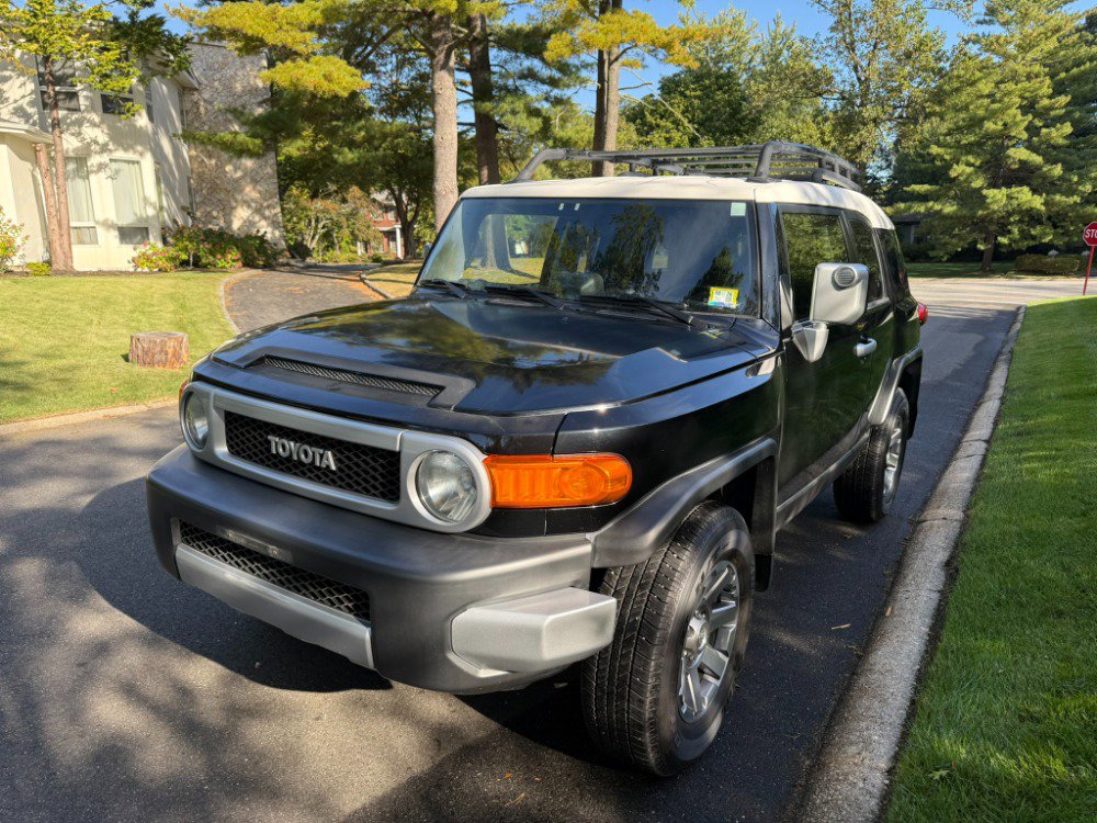 Used 2014 Toyota FJ Cruiser 4WD image 2