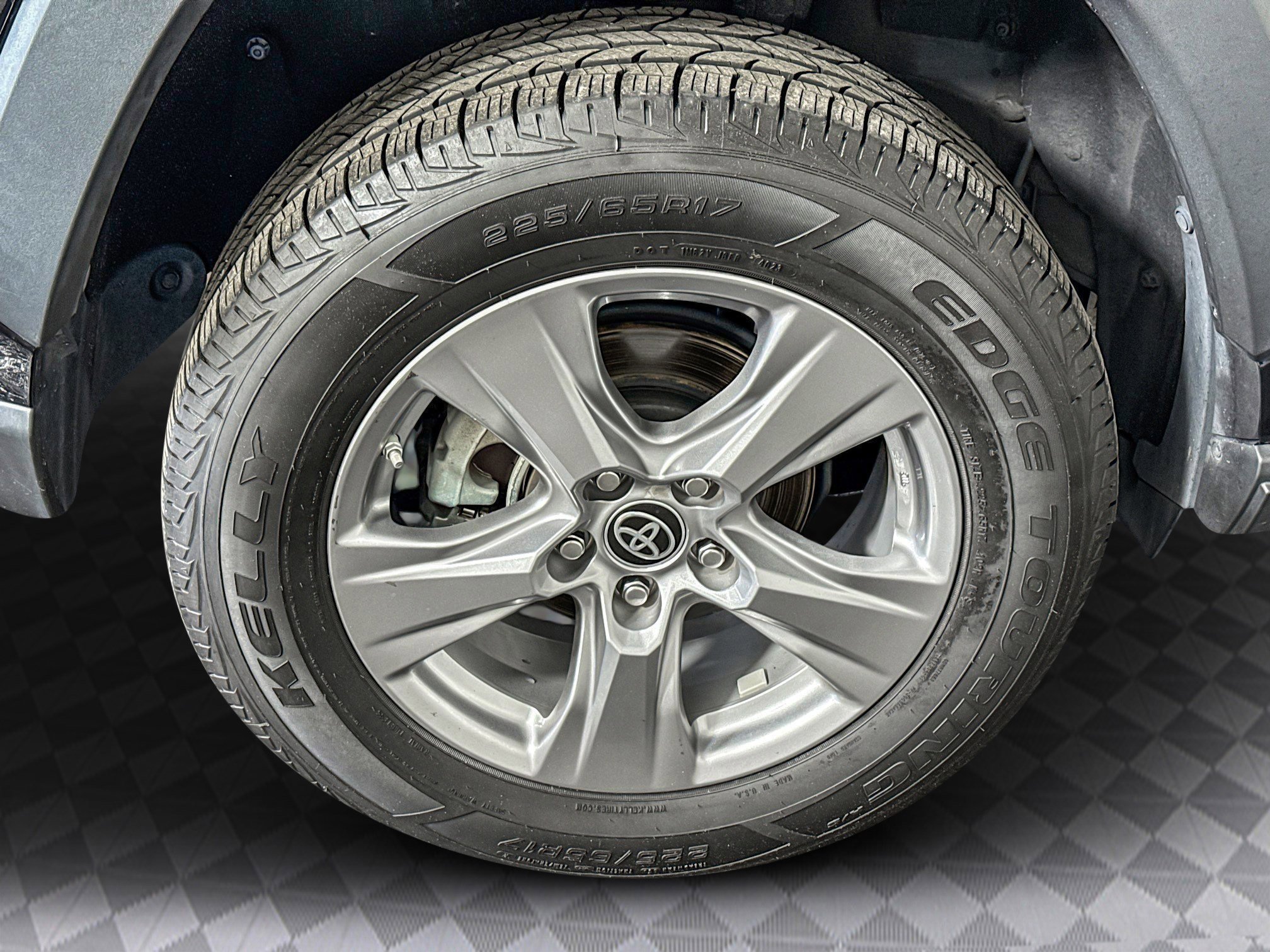 Used 2022 Toyota RAV4 LE image 32