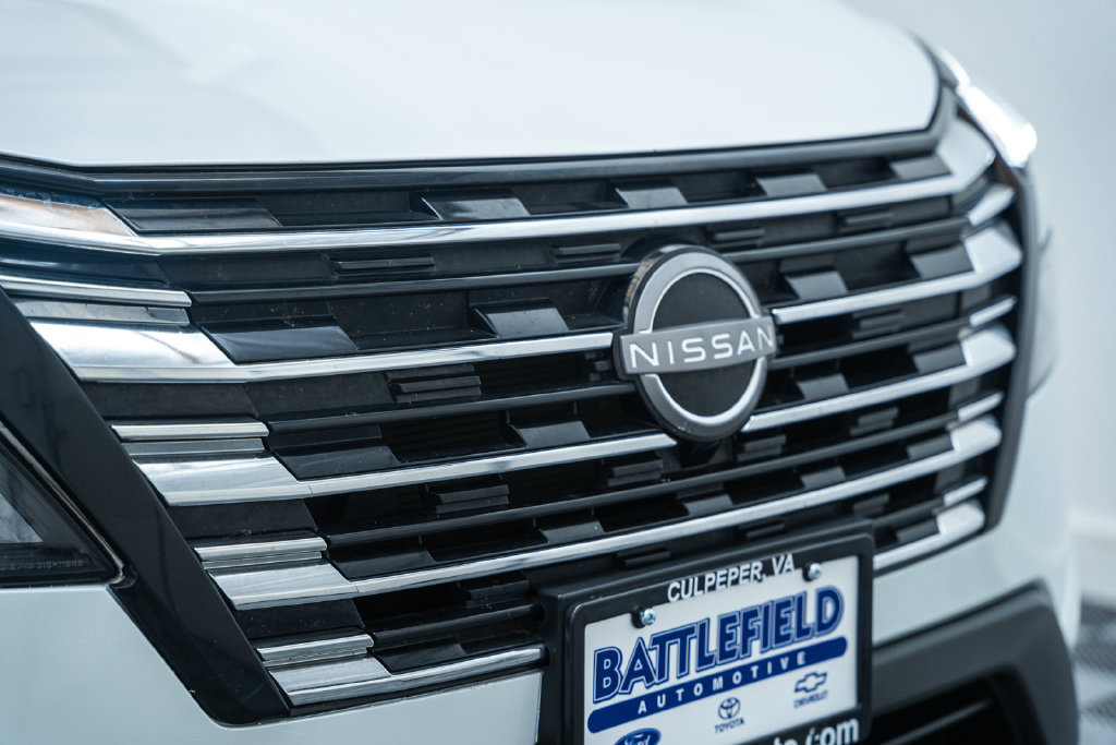 Used 2025 Nissan Rogue SV AWD/4WD image 13