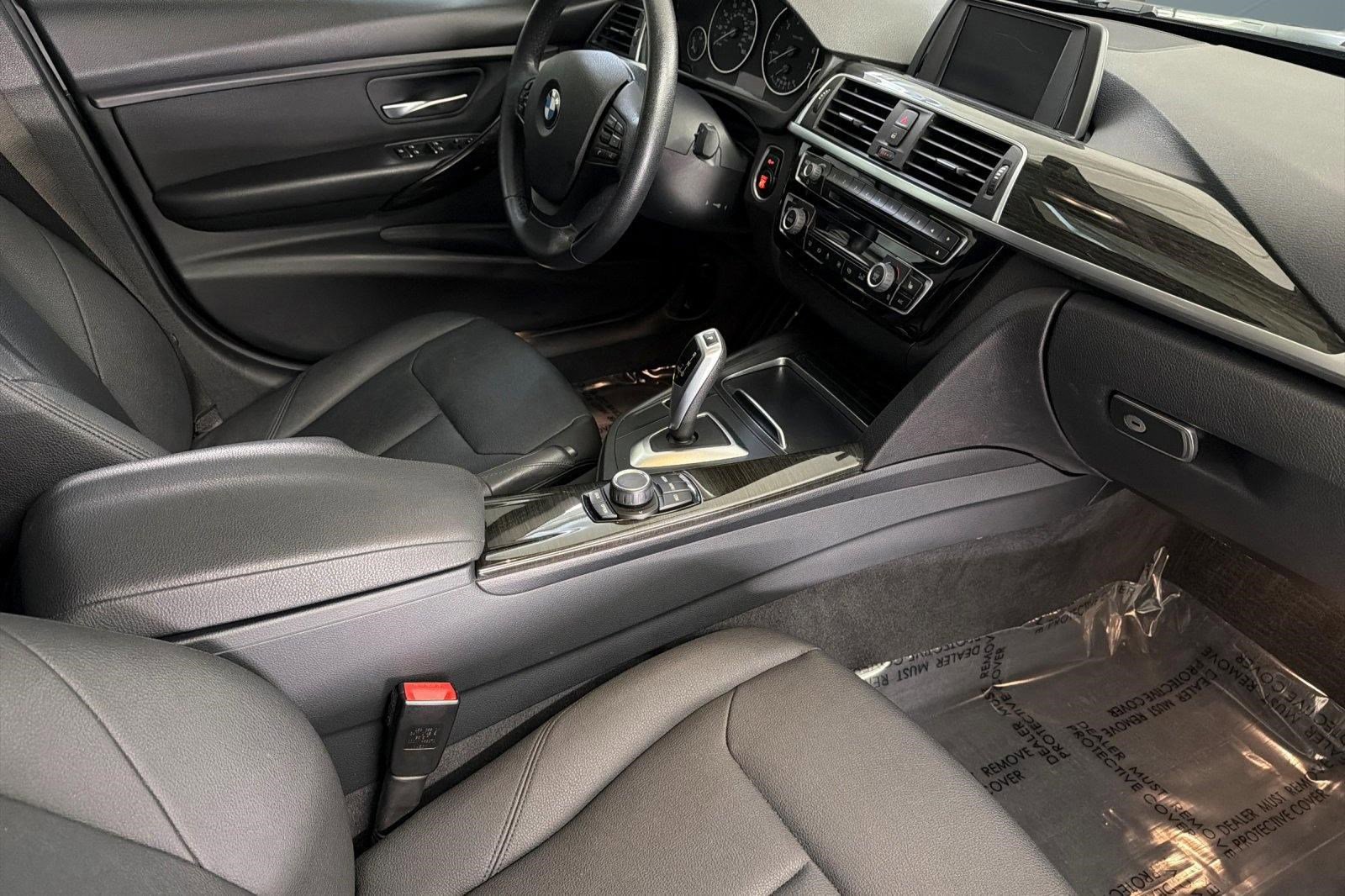Used 2018 BMW 320i Sedan RWD image 32